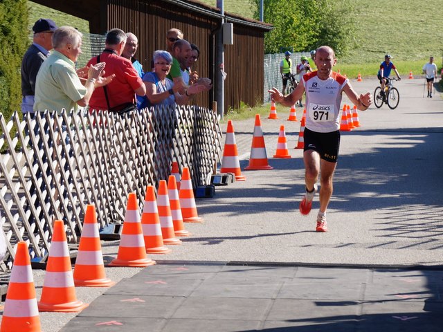 Der Sieger Robert Gruber geht durchs Ziel. | Foto: LC-MKW Hausruck