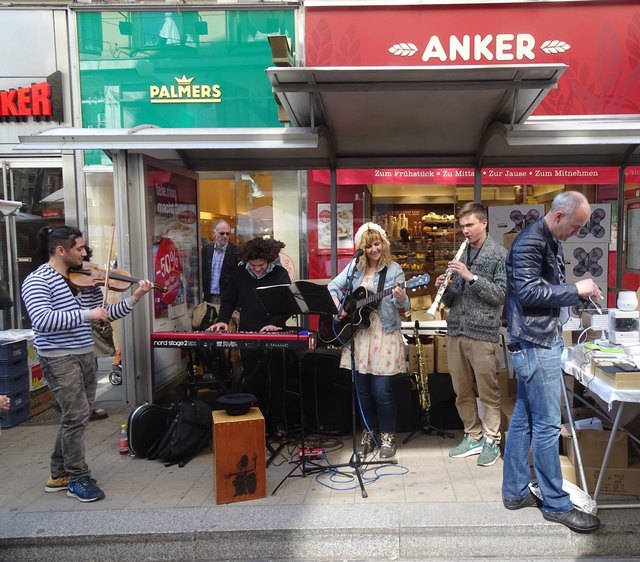 Flohmarkt am 29. 04. 2016 in der Neubaugasse