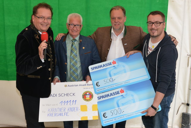 Spendenübergabe: ORF-Moderator Arnulf Prasch, Faschingspräsident Werner Robinig, Bürgermeister Martin Treffner und FFK-Pressesprecher Peter Michael Kowal (von links)
