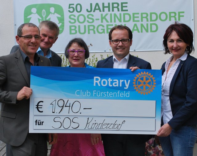 Unterstützung für ein Sommercamp: Vizepräsident Walter Toniolli, Vorstandsmitglied Rudolf Himler, 	Präsidentin Elke Spreizer, Kinderdorfleiter Marek Zeliska und Präsidentin Renate Schuch | Foto: Rotary Club Fürstenfeld