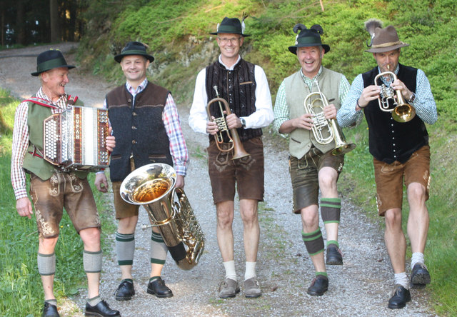 Beste Musik garantiert – und a Gaudi gibt's sowieso: Die "Melchtaler Selchbuam" feiern ihr Jubiläum! | Foto: privat