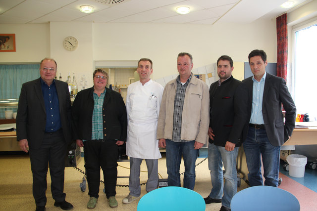 v.l.: Verwaltungsdirektor BKH Reutte Dr. Dietmar Baron, Bezirksbäuerin-Stv. Andrea Friedle, Küchenchef BKH Reutte Franz Habicher, Küchenchef Heim zum Guten Hirten Reutte, Andreas Malekusch, Bezirksbauernobmann Richard Wörle und Bauernbunddirektor Dr. Pete | Foto: Bauernbund