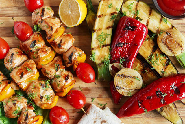 Gesundes Grillen beginnt bei den Zutaten und endet bei der Zubereitung.