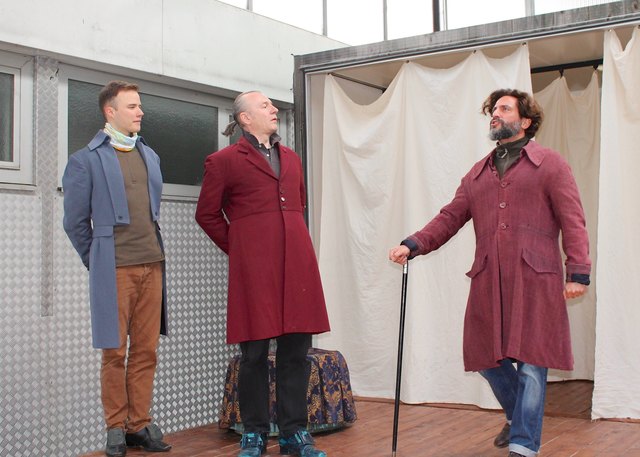 Proben das Stück "Gefährliches Doppelspiel": Adrien Papritz, Walter Ludwig und Markus Tavakoli | Foto: Schönegger