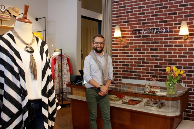 Viel Platz für grandiose Mode hat Georg Preiner im wunderschönen Ambiente seines GRANDIOS in der Otto Bauer Gasse 11