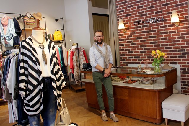 Viel Platz für grandiose Mode hat Georg Preiner im wunderschönen Ambiente seines GRANDIOS in der Otto Bauer Gasse 11