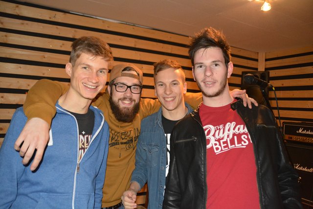 Lukas Kloibhofer (Gitarre, Gesang), Dominic Mayerhofer (Drums) Andreas Weissensteiner (Gesang, Gitarre), Klaus Gerstner (Bass).