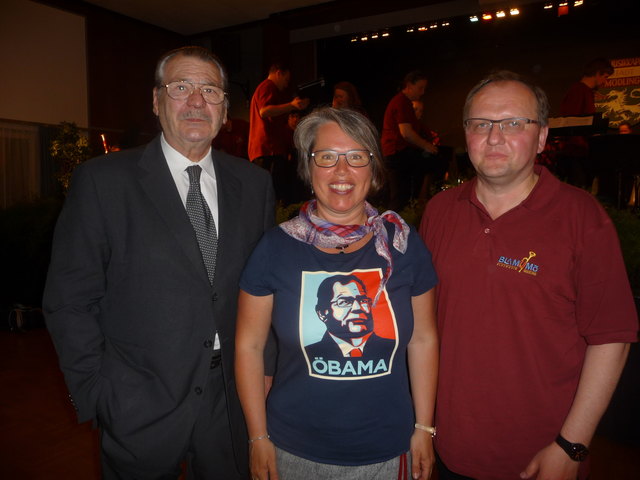 Der scheidende Obmann Vizebürgermeister Ferdinand Rubel, StR Karin Wessely mit dem amtierenden Obmann Hanns Seper