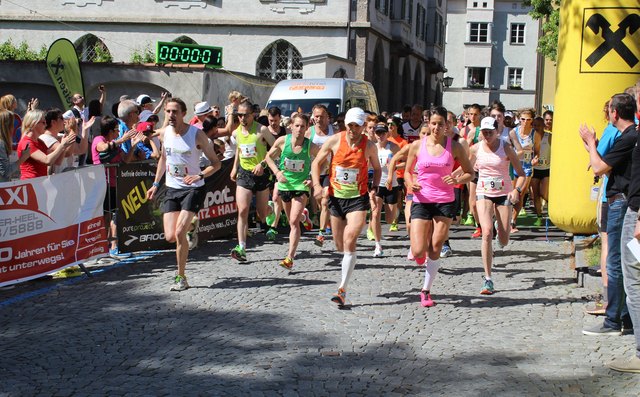 Der Startschuss des Volkslauf als auch des Halbmarathons erfolgte gleichzeitig.