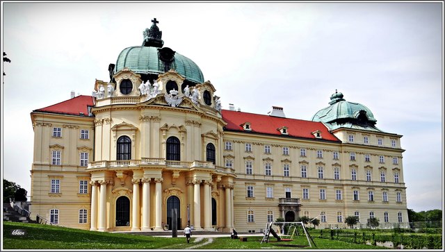 1114 wurde das Stift Klosterneuburg von Leopold III. dem Heiligen gegründet und gehört seit 900 Jahren zu den bedeutendsten sakralen und kulturellen Zentren Österreichs.