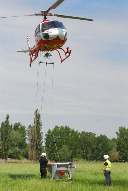 Der Hubschrauber wird beladen | Foto: privat