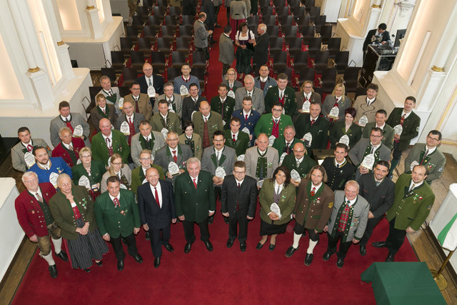 Alle Vertreter der 67 Musikkapellen mit LH Hermann Schützenhöfer in der Aula der Alten Universität. | Foto: steiermark.at/Frankl