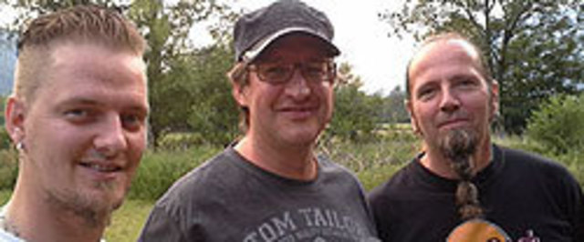 Die Band "Analog" mit Georg Rossmann - Schlagzeug, Martin Brandl - Gesang & Acc. Gitarre und Sieghard Hatberger - Gesang & Bassgitarre | Foto: KK