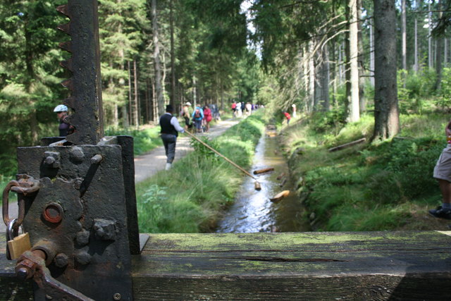 Einen Eindruck vom Holztransport am Schwemmkanal bekommt man bei traditionellen Schauschwemmen. | Foto: Foto: Tourismusverband