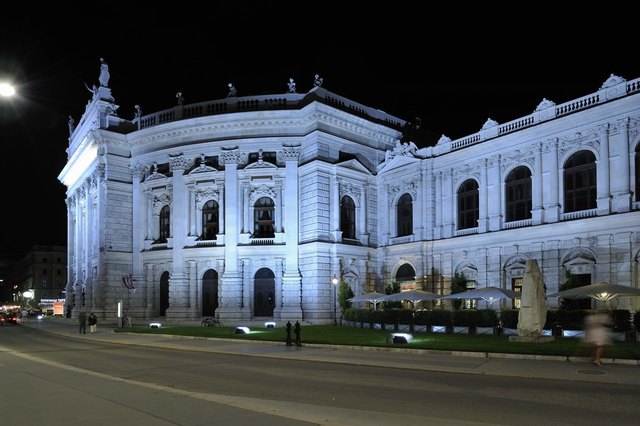 Literatur im Halb-Stunden-Takt erwartet die Besucher rund um das Burgtheater. | Foto: Schaub-Walzer/PID