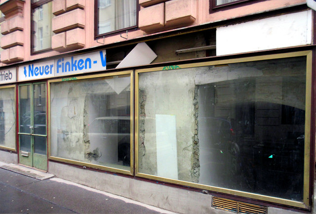 Auch in der Belvederegasse findet man triste, leer stehende Geschäftslokale. | Foto: Josef Samuel