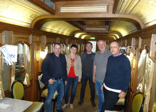 Internat. Museumstag im Südbahnmuseum Mürzzuschlag. Fachexperten im k.u.k. Cafewaggon: Gerhard Gobiet (Projektlt. SBT, Kerstin Ogris (Museumsleiterin), Michael Gletthofer (Grafiker), Günter Novark, (OBB Infra), Günter Dinhobl (ICOMOS/TICCIH Austria).