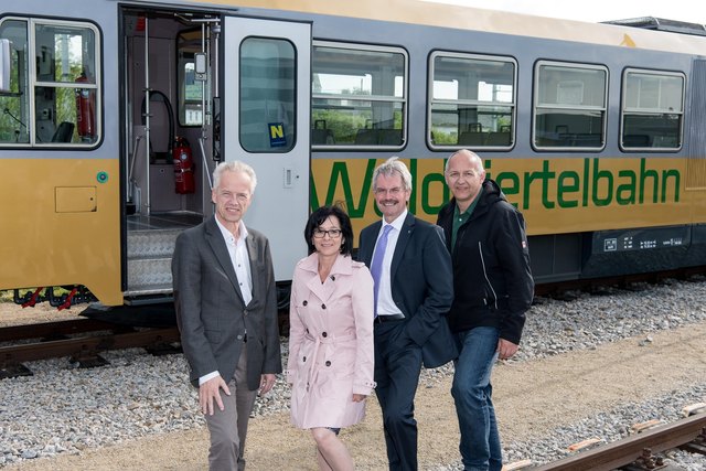 NÖVOG Geschäftsführer Gerhard Stindl, Landtagsabgeordnete Margit Göll, Verkehrslandesrat Karl Wilfing und Dienststellenleiter Herbert Frantes. | Foto: NÖVOG/Kerschbaummayr