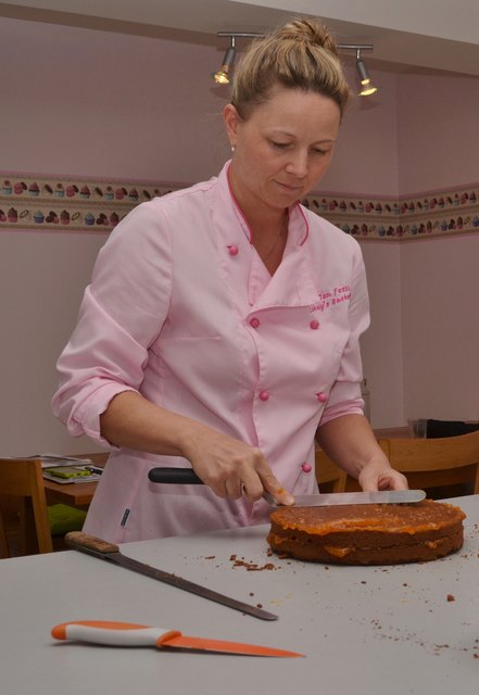 Aus dieser schlichten Torte wird später noch ein Meisterwerk.
