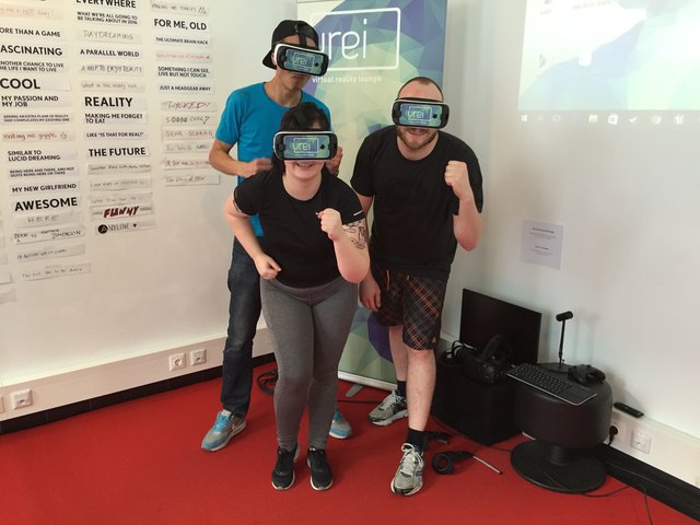 Laufen durch virtuelle Welten: Timon Liebau (hinten), Christina Petrovic und Florian Sam.