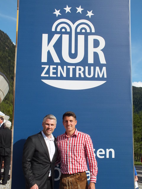 Michael Rupp, Direktor des Kurzentrum Umhausen im Ötztal mit Alessandro Schöpf (re.) | Foto: Kurzentrum
