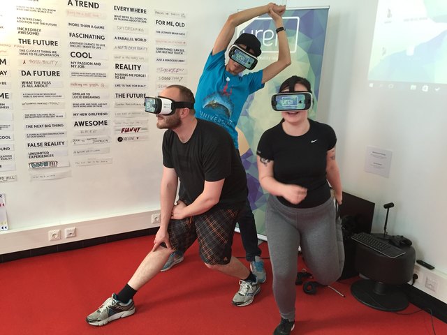 Florian Sam, Timon Liebau und Christina Petrovic wärmen sich mit virtuellen Abenteuern auf.