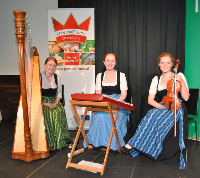 Die Gruppe 4-Klee umrahmte die Feier mit hervorragend dargebotenen "Saiten" Weisen
