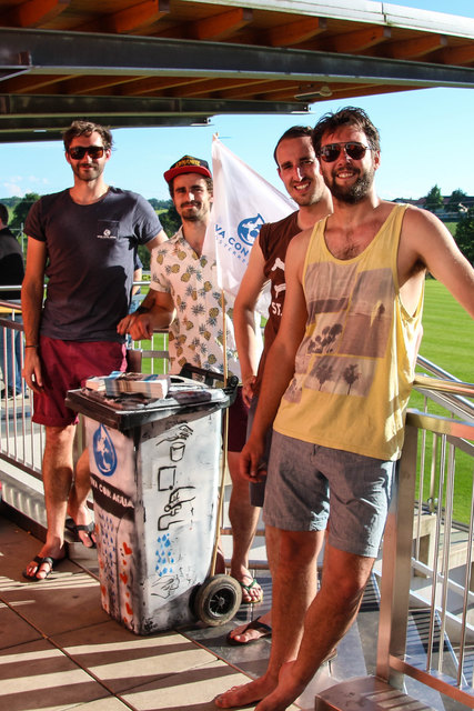 V. l.: Benjamin Reinthaler (Viva con Agua Linz), Rudi Bauböck (Viva con Agua Linz), Christoph Schmidseder (Organisator Union Raika Enzenkirchen), Christoph Em (Viva con Agua Linz & Union Raika Enzenkirchen)