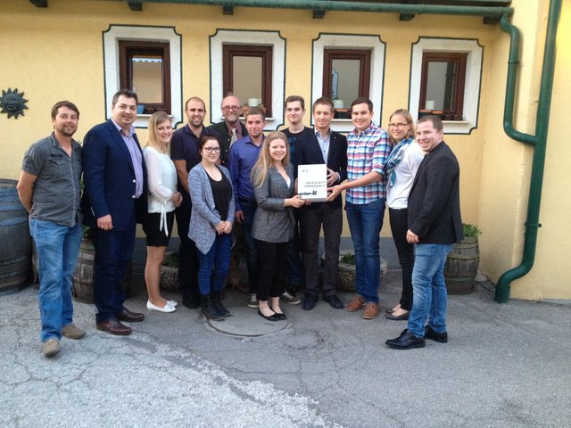 (v.l.n.r.: GR Andreas Kaindl, BGM ING. Gustav Glöckler, Julia Rauch, Thomas Negratschker, Magdalena Kaindl, GPO GGR Roland Marsch, Obmann Stv. Jugendgemeinderat Stefan Kaindl, JVP Landesobmann Stv. Lisa Stadtherr, Bernd Bauer, Obmann GGR Florian Pfaffelmaier, JVP Bezirksobmann Manuel Zusag, Victoria Mahnke, Martin Kaindl)