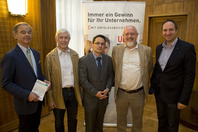 Am Podium: Edgar Jermendy, Franz Ebner, Walter Iber, Peter Kreiner und Herwig Draxler (Volkswirtschaftliche Gesellschaft) | Foto: Privat/KK