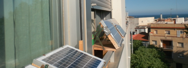 Wohnungen off-the-Grid-Solarpanels auf Fensterbänken