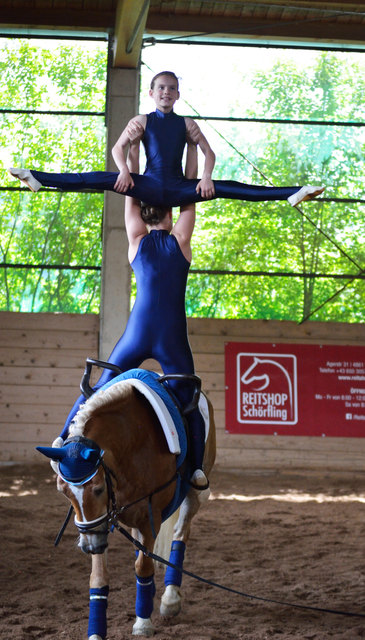 Milena Fasching und Katharina Furtner (VV Braunau-Weng) bei der Gruppenkür | Foto: Edith Jungreithmaier