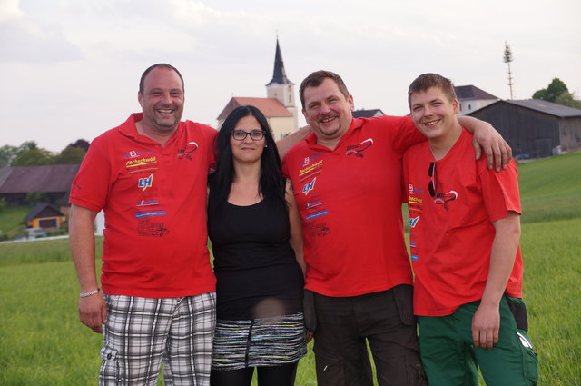Trotz Kirchen-Schelte bleibt man beim MSC gut gelaunt: Georg Paireder, Melanie Schweiger, Johannes und Dominic Schwarzl.