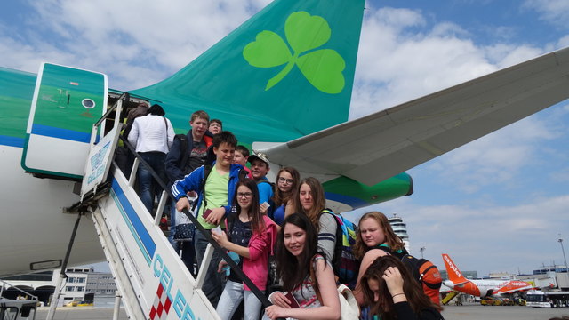 Die Mittelschüler am Flughafen | Foto: KK/Regionaut