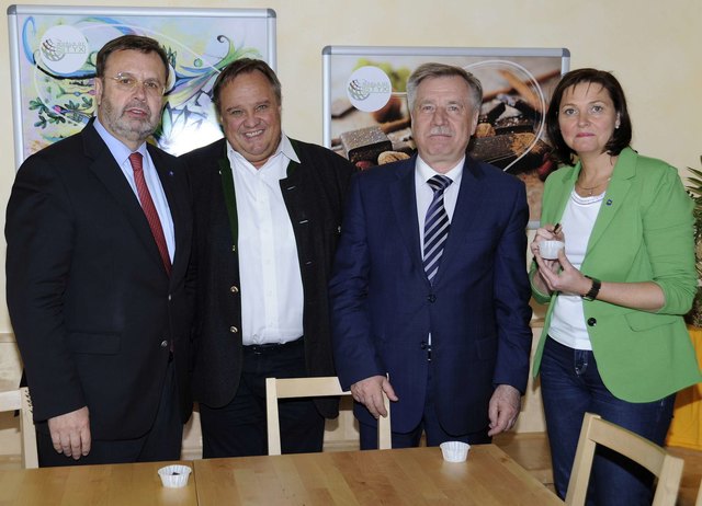Landtagspräsident Hans Penz, Vizepräsidenten der Moskauer Gebietsduma Sergey Yudakov, Wolfgang Stix, Landtagsabgeordnete Doris Schmidl. | Foto: privat