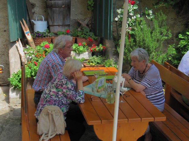 Beim Heurigen der Fam. Graf in Unterloiben