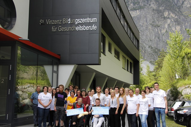 Die Erlöse des Benefizballs und die Spenden der KrankenhausmitarbeiterInnen wurden an Tiroler Familien übergeben. | Foto: KH Zams