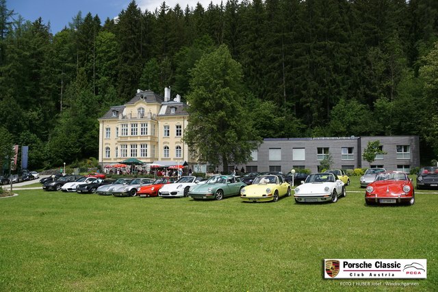 Porscheparade vor der denkmalgeschützten Jugendstilvilla Sonnwend National Park Lodge | Foto: Josef Huber