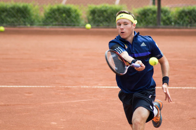 Lucas Miedler zeigten viel Kampfgeist, dennoch mussten sich die Klosterneuburg Tennisspieler Gleisdorf geschlagen geben. | Foto: Sepp Redl