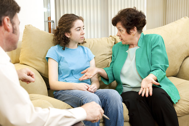 Familientherapien können dabei helfen, eine Krise zu beseitigen.