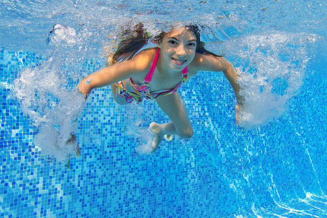 Ein Freibad oder Hallenbad ist für eine Landgemeinde nur mehr schwer leistbar. | Foto: luliia Sokolovska/Fotolia