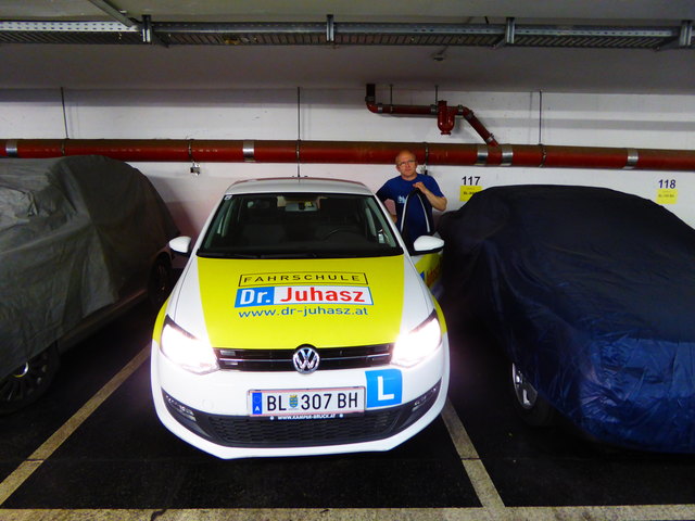 Mut zur Lücke bewies Juhasz-Fahrlehrer Bernhard Bugnar in der Tiefgarage beim Gesundheitszentrum in Bruck.
