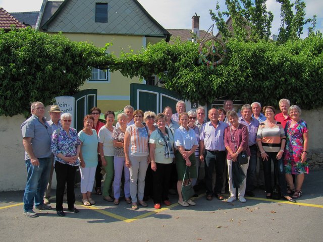 Niederalmer Sparverein beim Heurigen der Fam.Graf           in Unterloiben