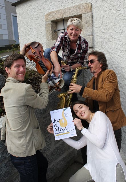 v.l.n.r: Johannes Dickbauer, Gerlinde Enzelsberger und Johanna Grubmair von Art im Dorf sowie Klaus Dickbauer