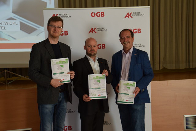 Präsentierten die Broschüre:  die Autoren Jürgen Figerl und Günter Kastner sowie AK-Gänserndorf-Chef Robert Taibl.