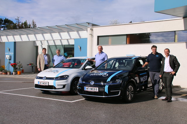 Frank Dumeier (CEO WEB Windenergie AG), Michael Trcka (CFO WEB Windenergie AG), Wilhelm Heily (Mitarbeiter), Thomas Hopfgartner (Mitarbeiter), Bernhard Scheer (Autohaus Waldviertel – Markenleitung E-Mobilität VW) | Foto: WEB Windenergie