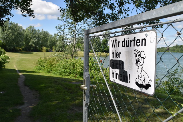 Der Eingang zum Areal der Sportunion: Rein oder nicht rein – das ist hier die Frage. | Foto: Zeiler