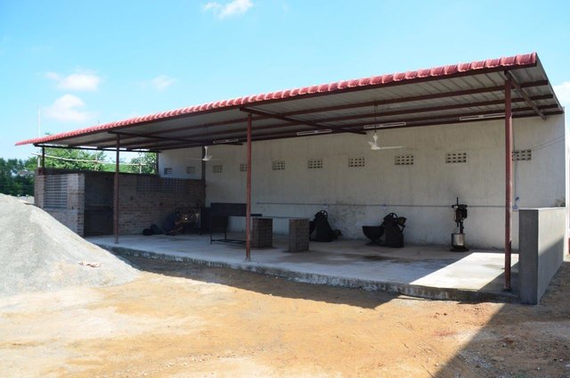 Die provisorische Bäckerei - geplant ist ein richtiges Gebäude mit Cafe, wo die gebackenen Produkte zum Selbstkostenpreis verkauft oder verschenkt werden. | Foto: Löschenbrand