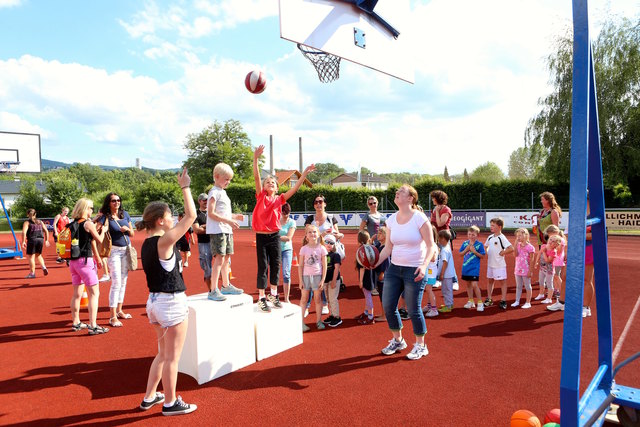 14 Vereine präsentieren 14 verschiedene Sportarten, heuer erstmals am Steyrer Stadtplatz. | Foto: Klaus Mader
