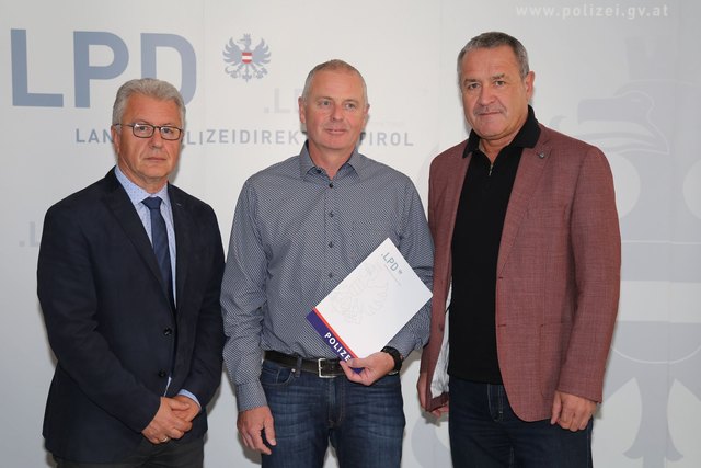 Der Leiter des Landeskriminalamtes Walter Pupp, Walter Wieser und Landespolizeidirektor-Stv. Norbert Zobl (v.l.). | Foto: LPD Tirol/Gruber